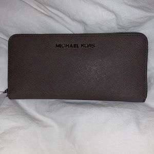 Michael Kors taupe wallet